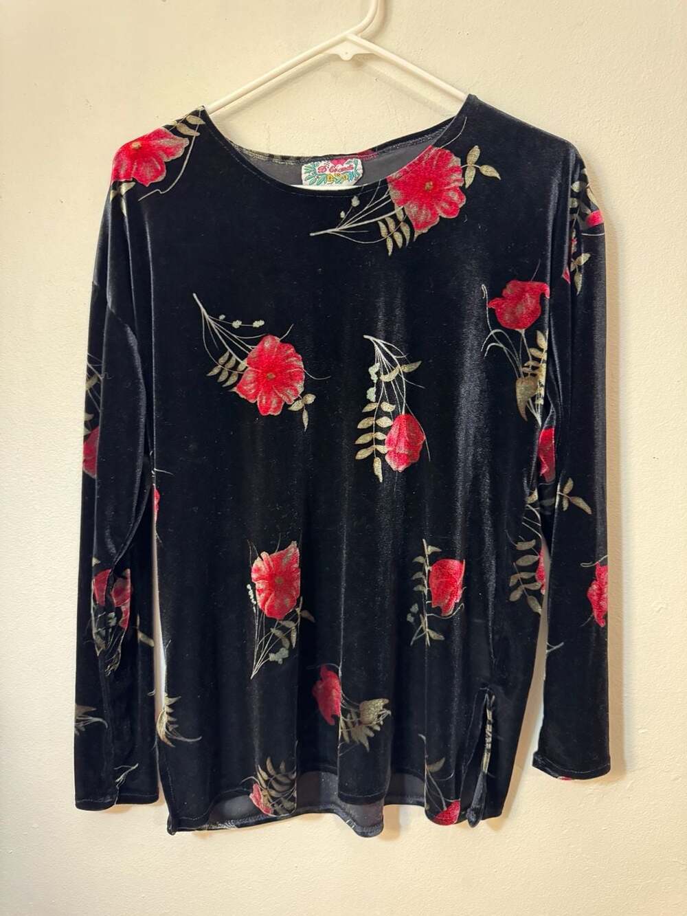 D'Gardi Vintage Black Velvet Red Floral Long Sleeve
